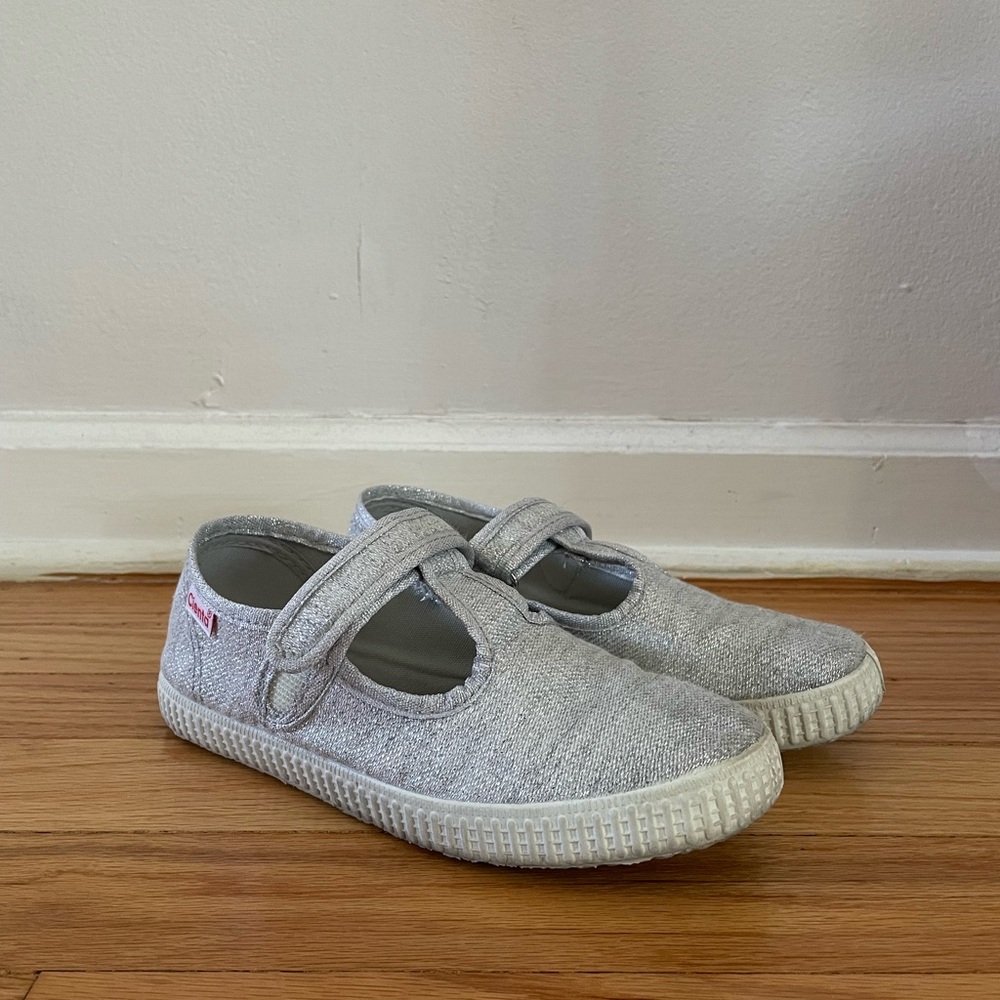 Cienta Kids Silver Velcro Sneakers